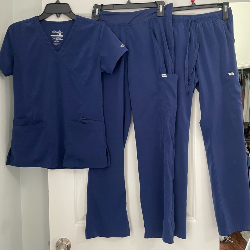 Women’s Navy blue scrubs. Elevate by IRG. Size XS